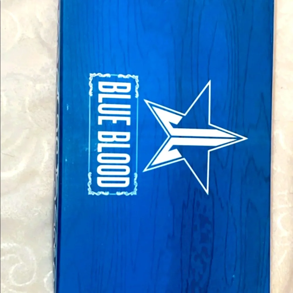 Jeffrey Star blue blood eyeshadow palette‎